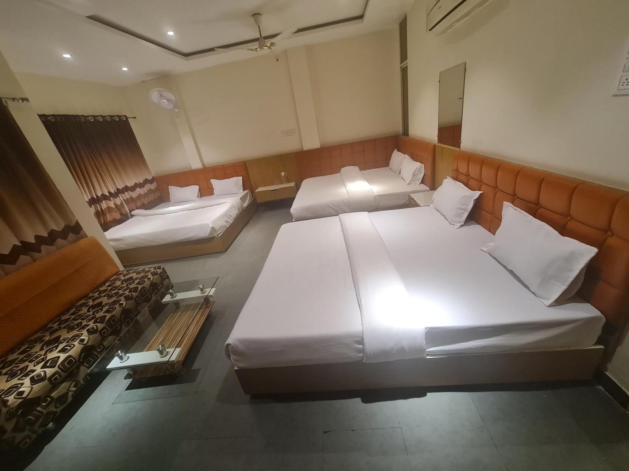Hotel Empire Ujjain Exterior photo