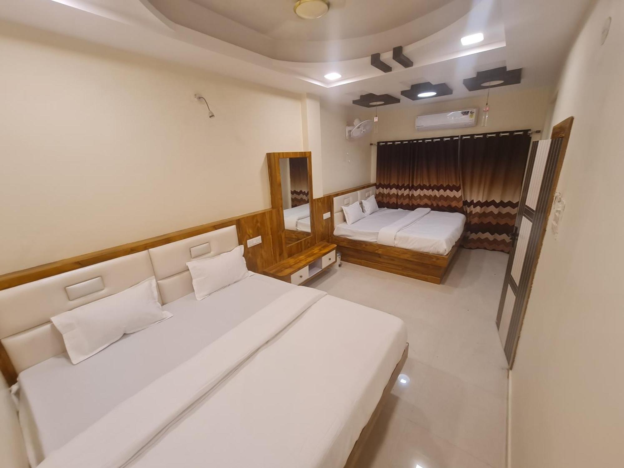 Hotel Empire Ujjain Exterior photo