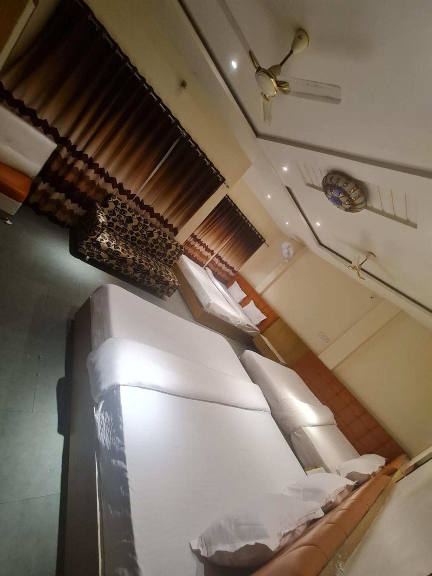 Hotel Empire Ujjain Exterior photo