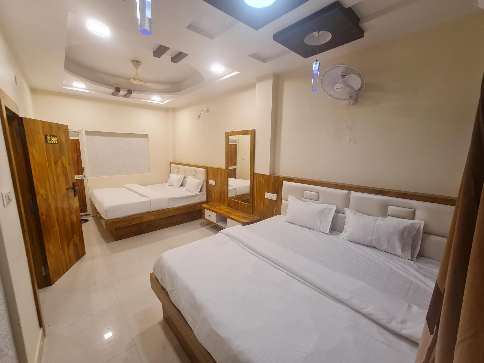 Hotel Empire Ujjain Exterior photo