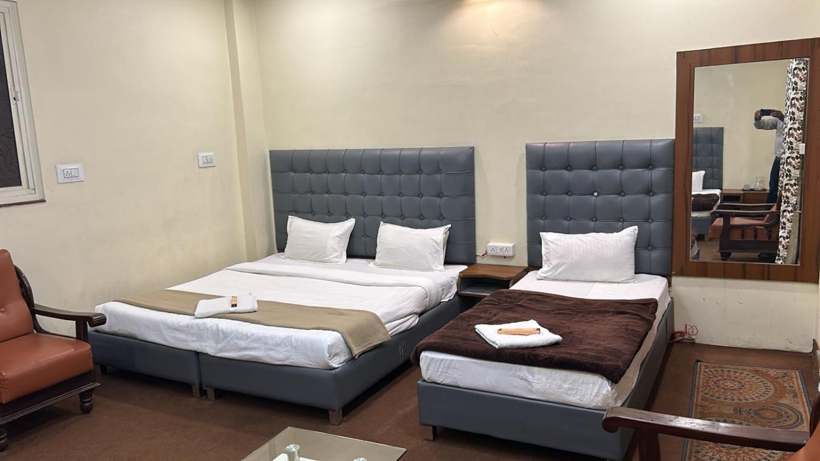 Hotel Empire Ujjain Exterior photo