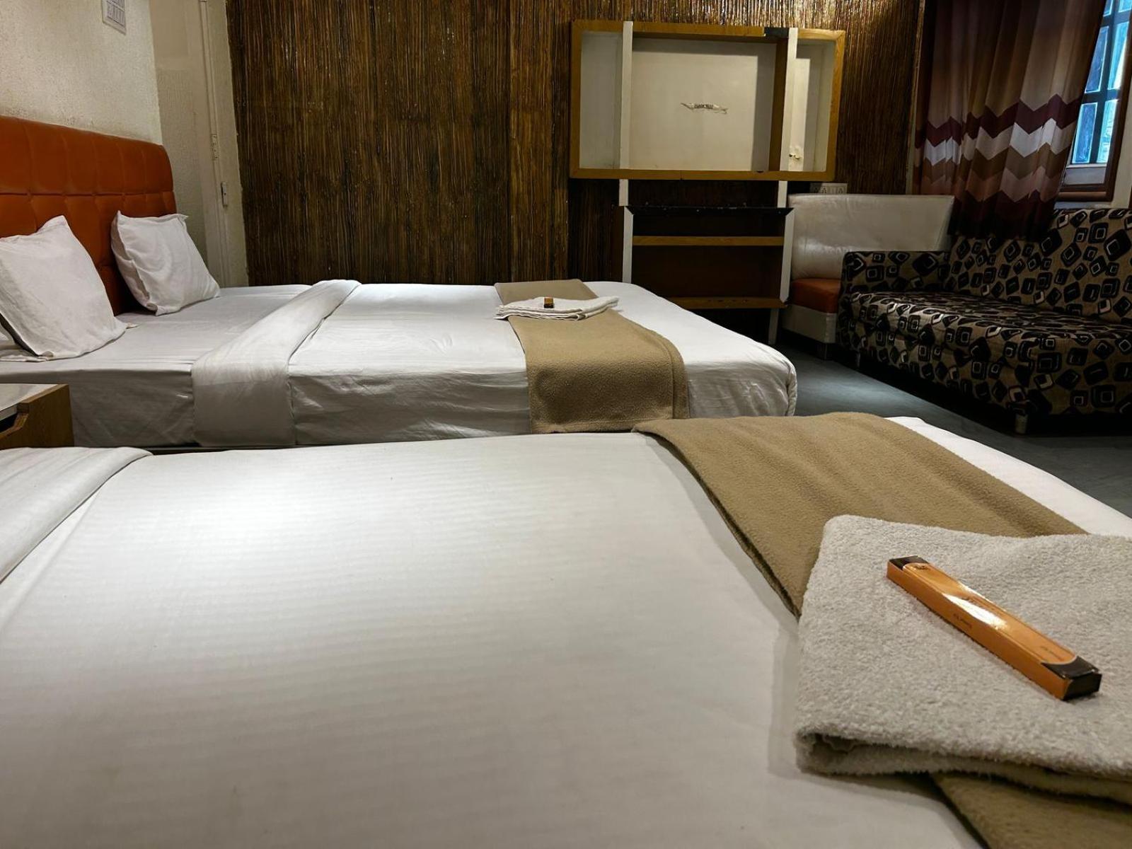 Hotel Empire Ujjain Exterior photo