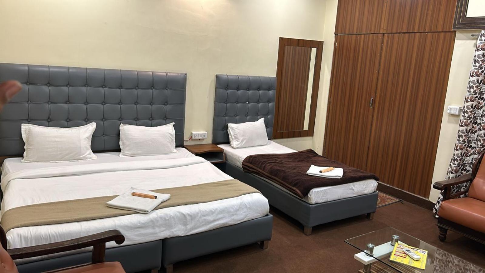 Hotel Empire Ujjain Exterior photo