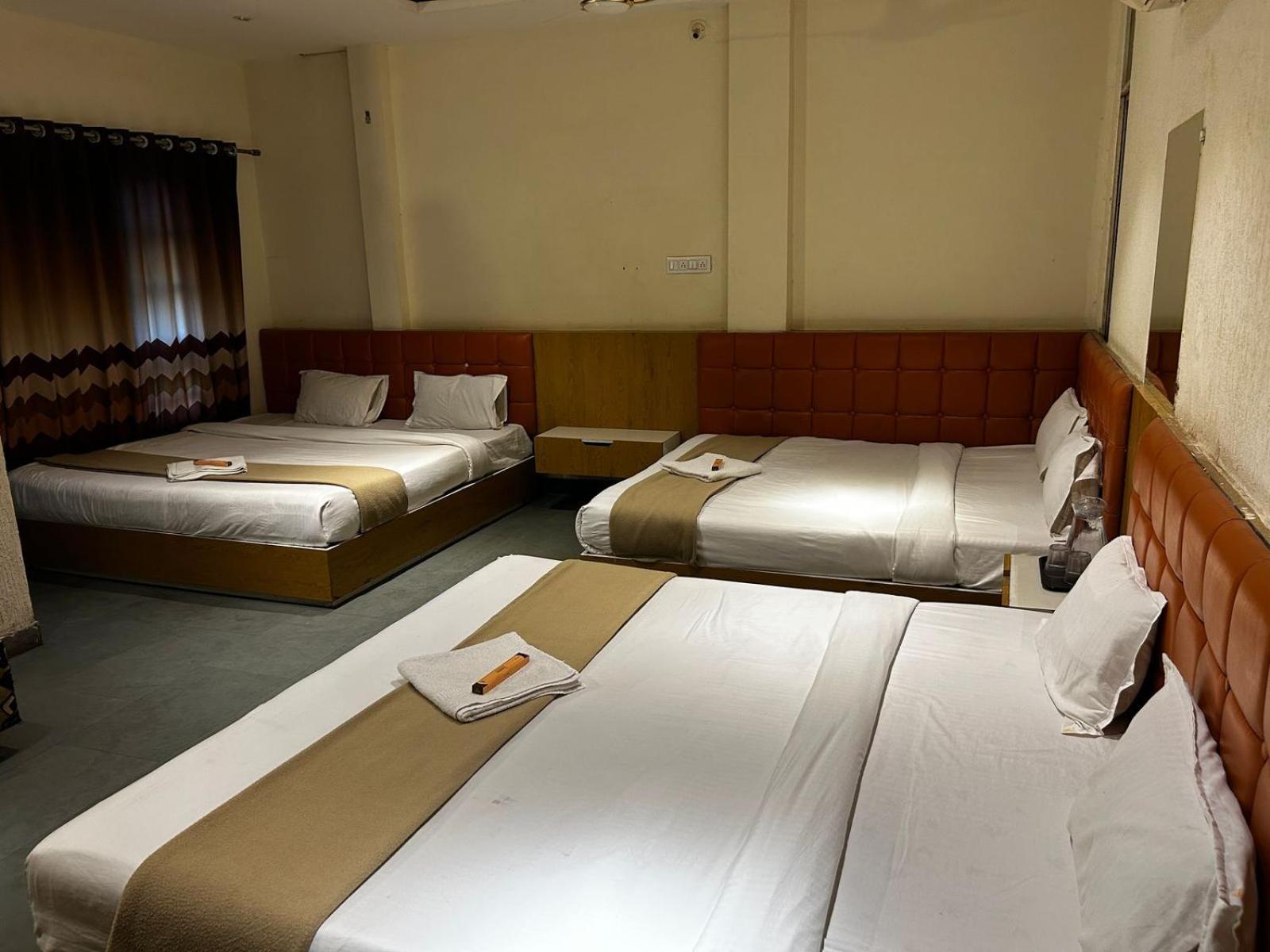 Hotel Empire Ujjain Exterior photo