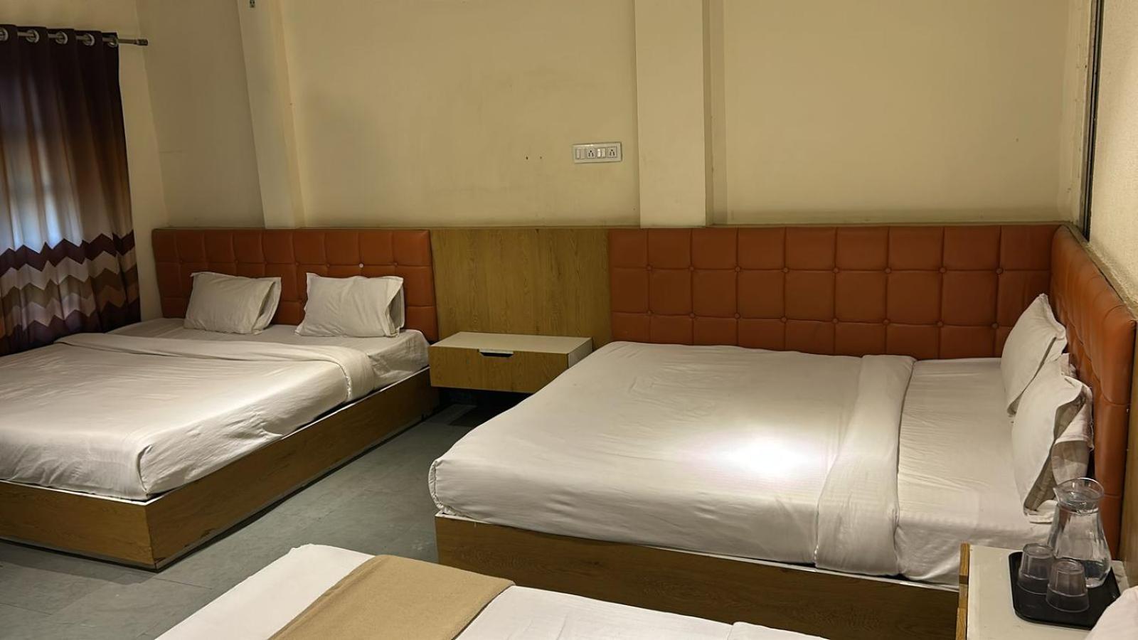 Hotel Empire Ujjain Exterior photo