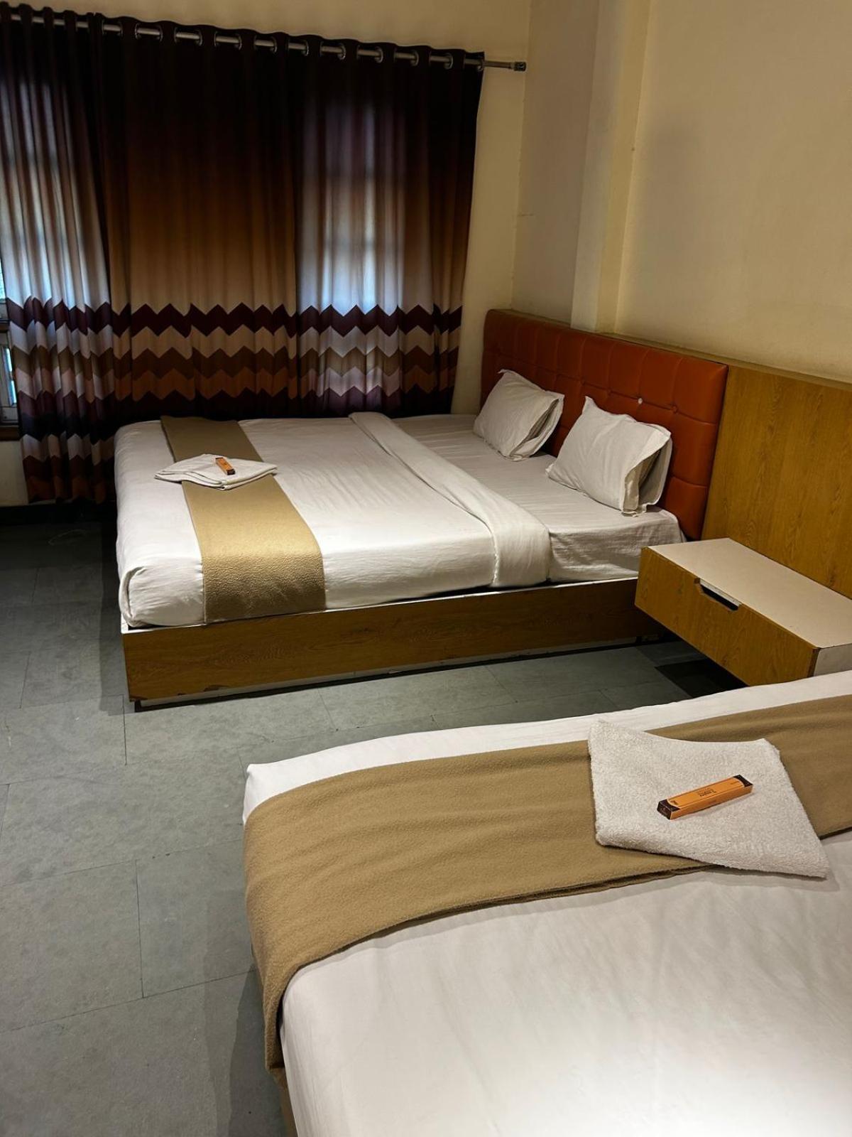 Hotel Empire Ujjain Exterior photo