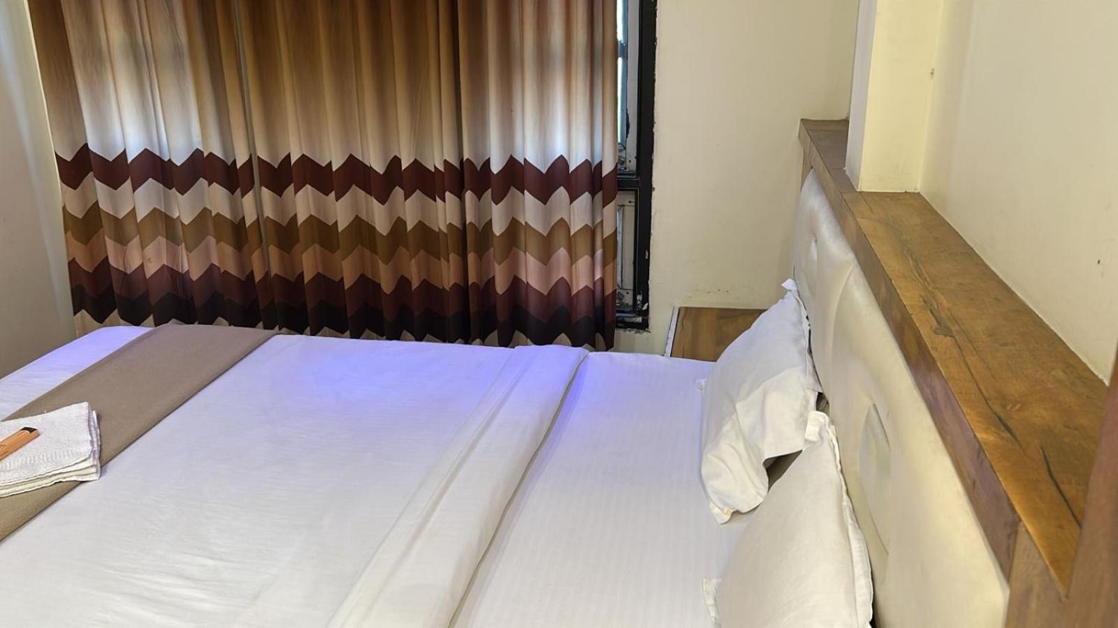 Hotel Empire Ujjain Exterior photo