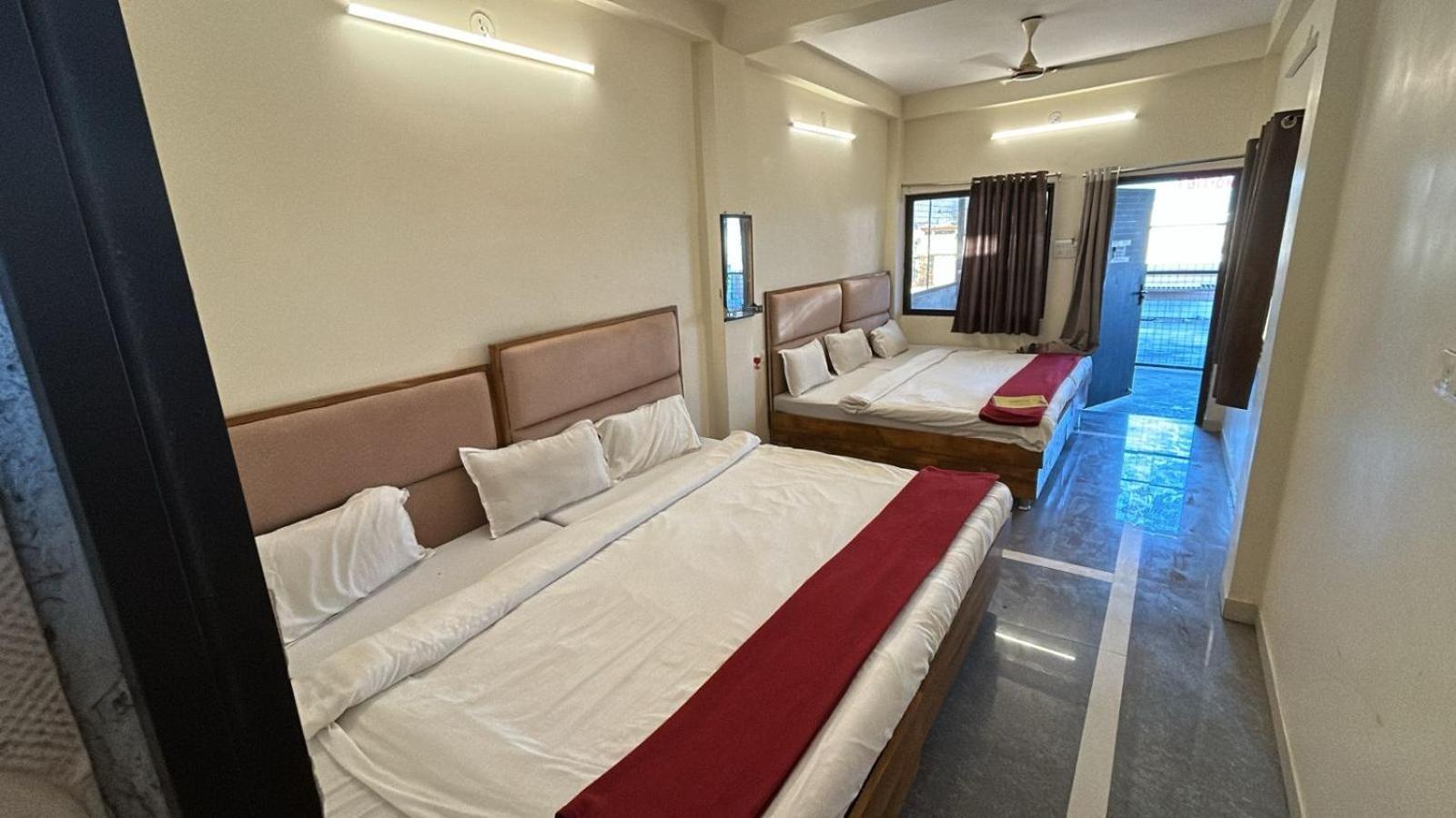Hotel Empire Ujjain Exterior photo