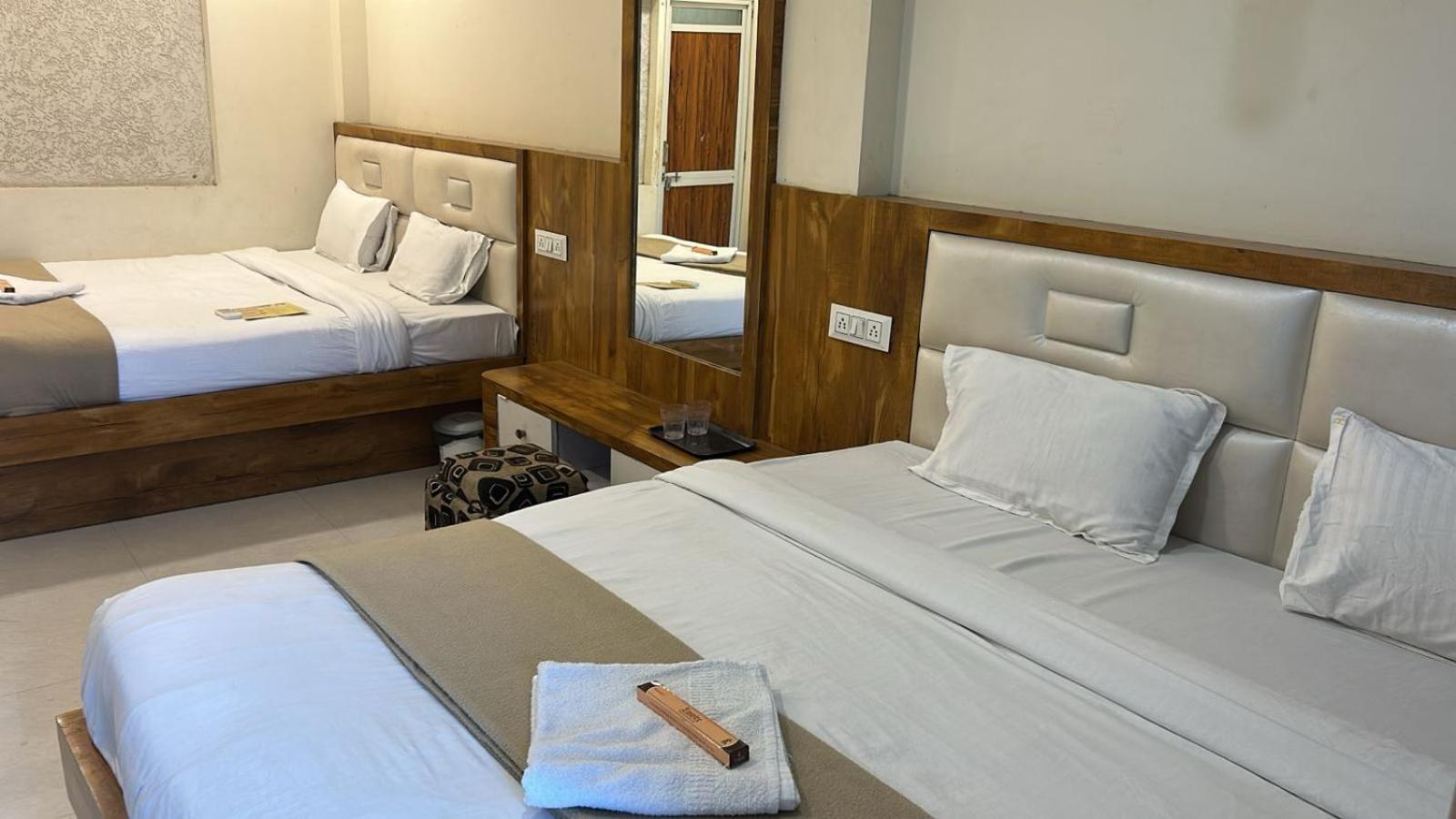 Hotel Empire Ujjain Exterior photo