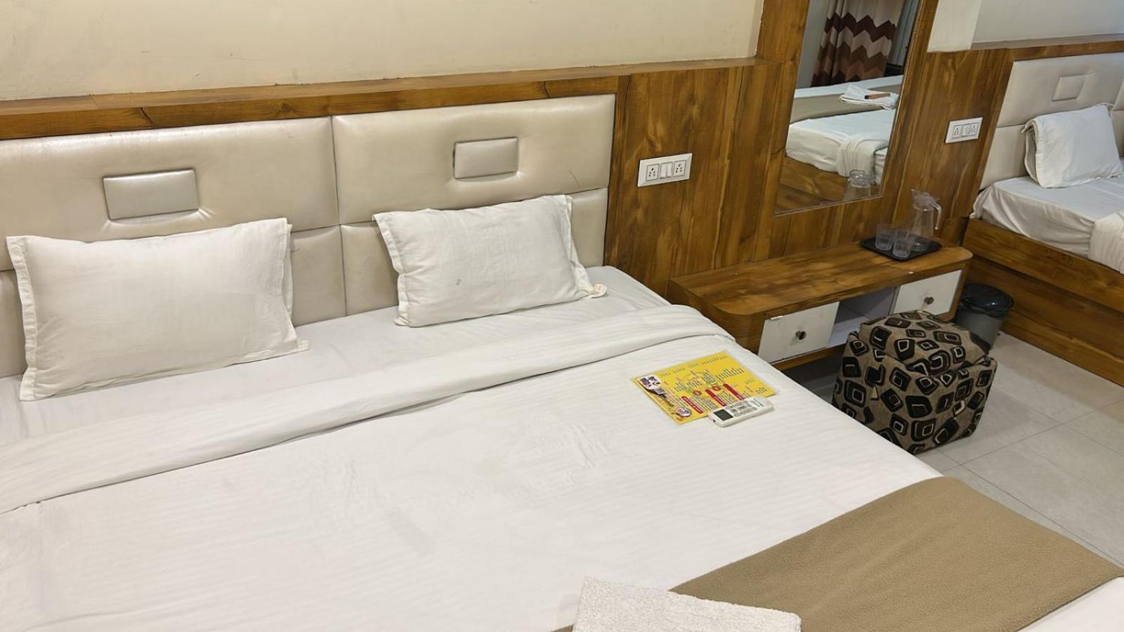 Hotel Empire Ujjain Exterior photo